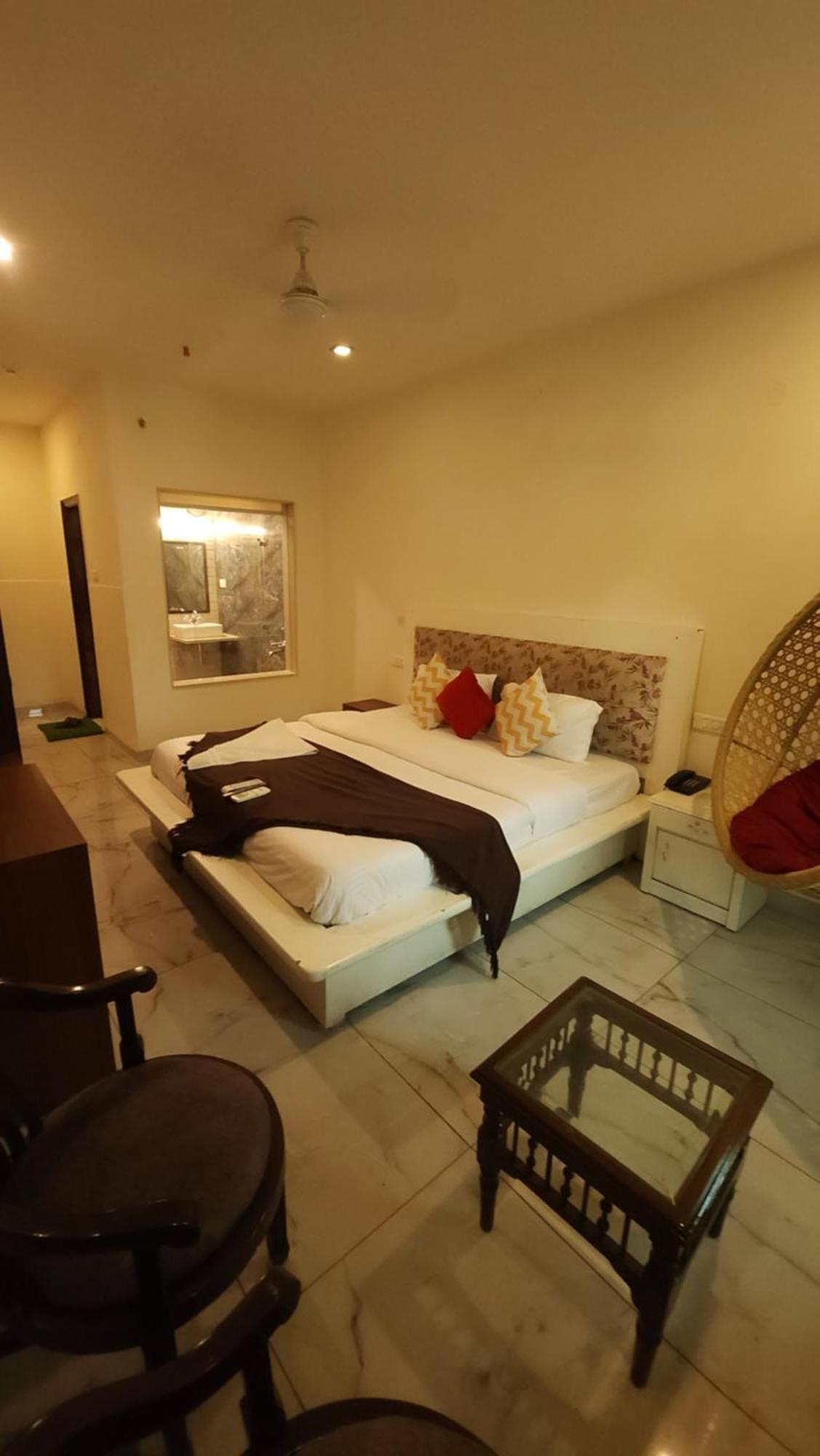 Hotel Vrs Inns Chandigarh Exterior photo