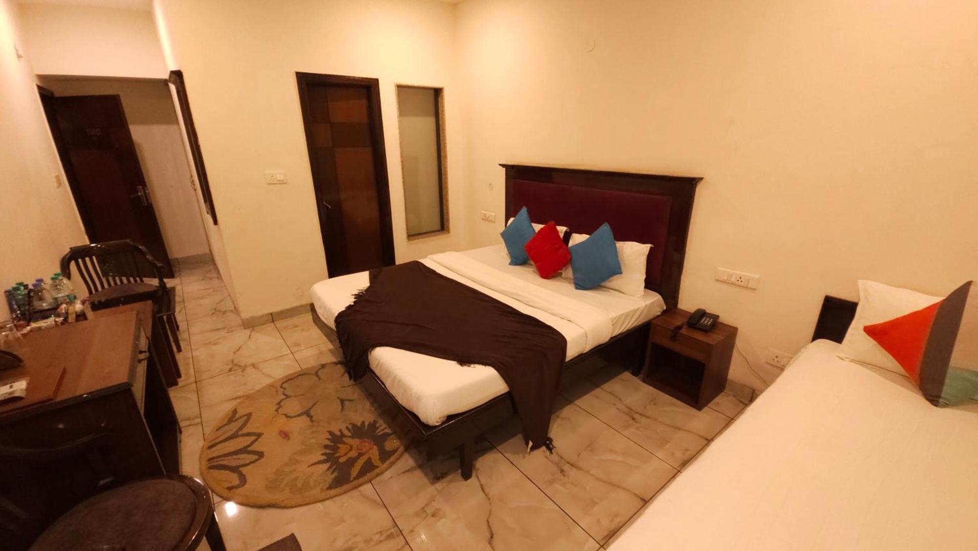 Hotel Vrs Inns Chandigarh Exterior photo
