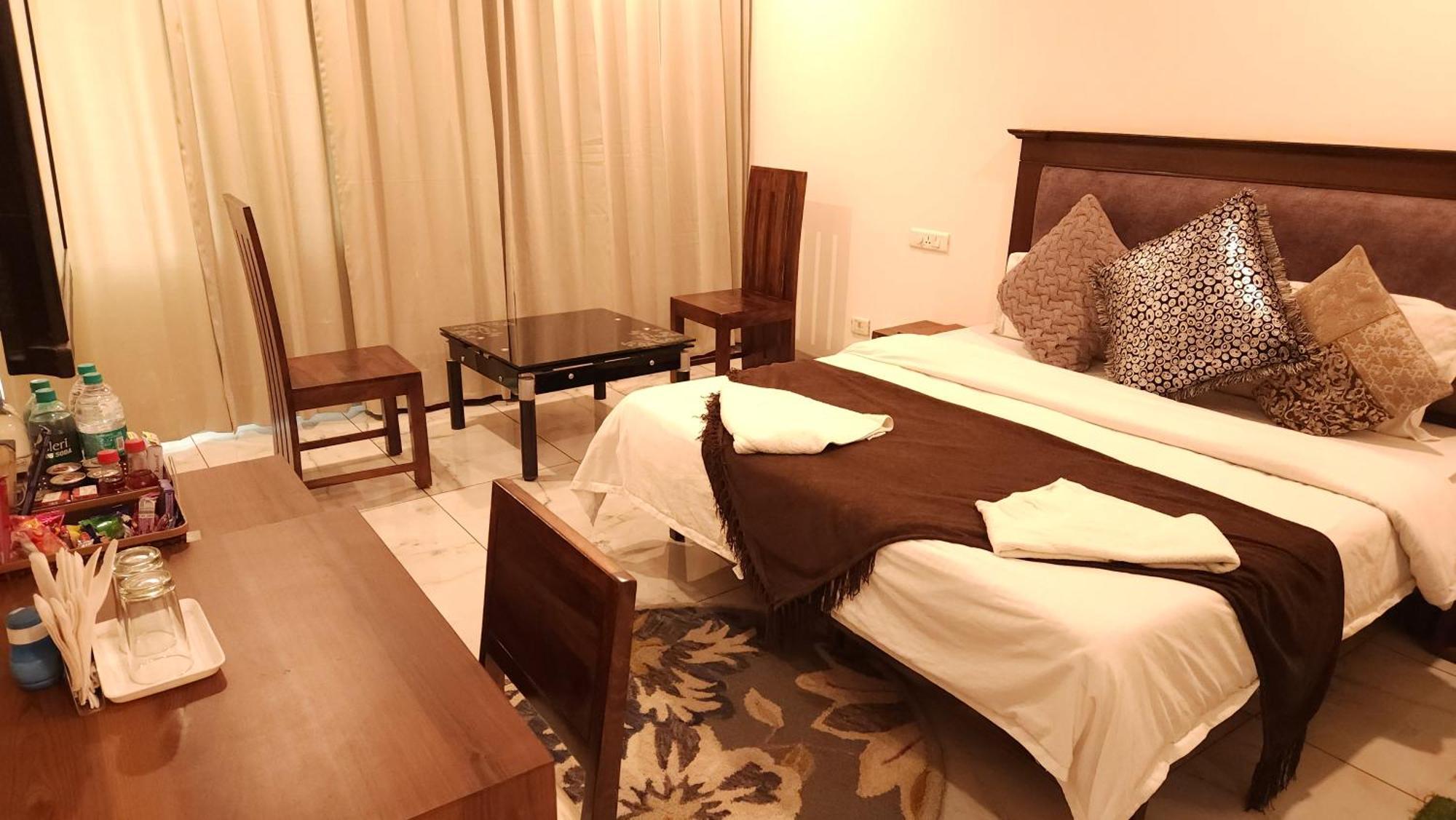Hotel Vrs Inns Chandigarh Exterior photo